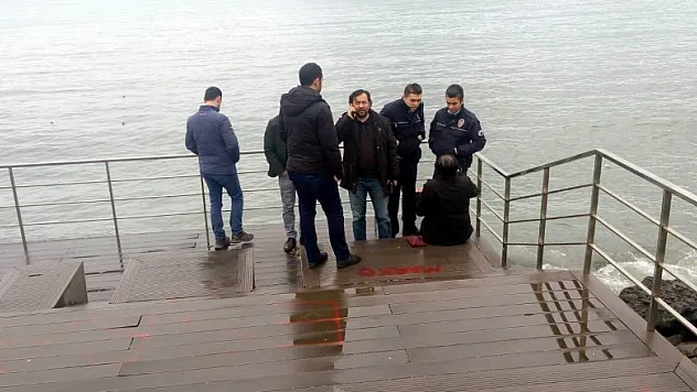 Alkollü kadın polislere zorluk çıkardı 