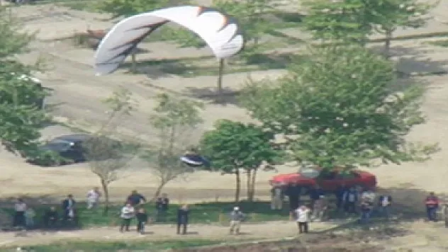 Ayvacık' ta Yamaç Paraşütü Heyecanı