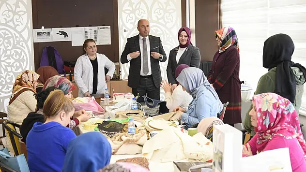 Başkan Togar ve eşi, kursiyerlerin taleplerini dinledi