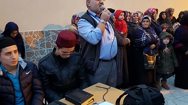 Umre yolcuları dualarla uğurlandı 