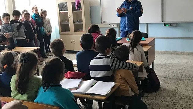 Jandarmadan öğrencilere trafik semineri 