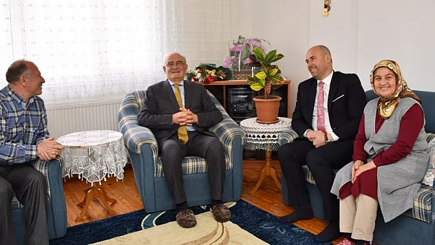 Başkan Yılmaz'dan Afrin'de görev yapan komutanın ailesine moral 