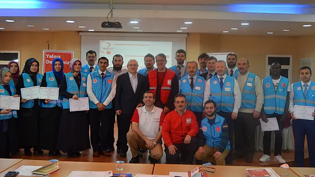 Kızılayı'ndan Diyanet Vakfı gönüllülerine 'Acil Durum'