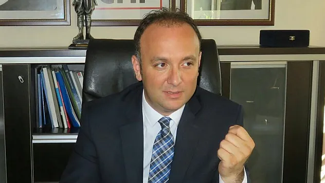 AKCAGÖZ' SİYASİ İKTİDAR, SAĞLIK ÇALIŞANLARINI TEHDİT EDİYOR'