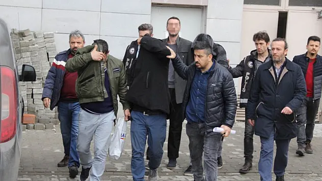 Sigara kaçakçıları polise yakalanmaktan kurtulamadı: 4 gözaltı 