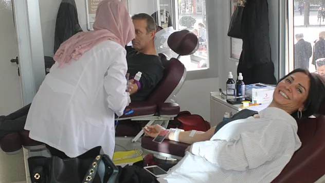 'İYİ ÇANAKKALE SAVAŞI ANISINA KAN VERİYOR'