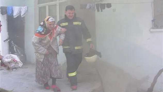 Yaşlı kadın zehirlenmekten son anda kurtarıldı