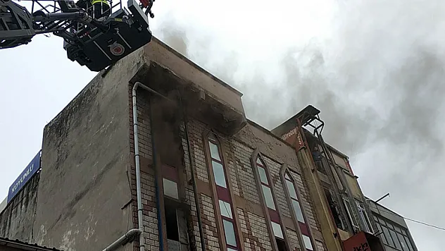 Koltuk imalathanesinde yangın