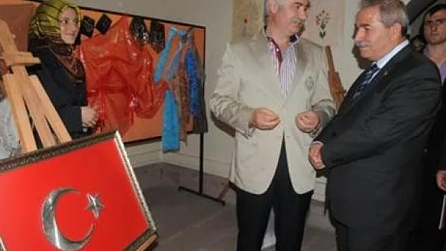 Demirtaş'a Filografili bayrak hediyesi