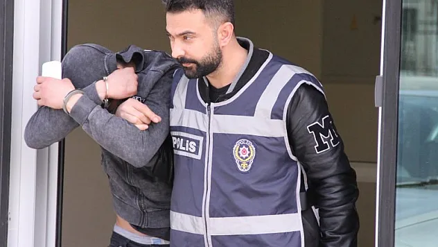 Balkondan tırmanıp hırsızlık yapan genç yakalandı 