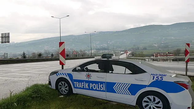 Tepe lambaları çalınan maket polis araçlarına yenileri takıldı 