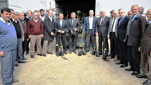 Başkan Yılmaz Sözünü Tuttu, Çiftçinin Yüzü Güldü
