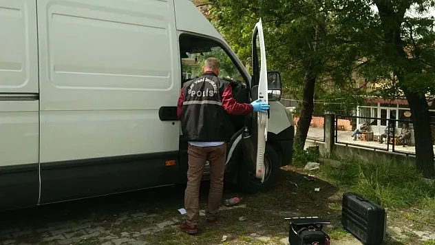 Hırsızlar umduklarını bulamadı 