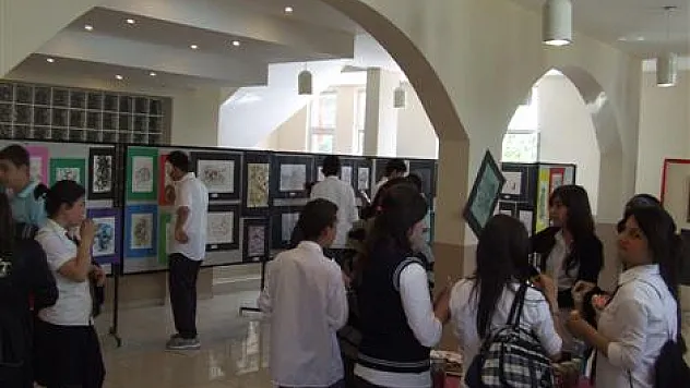 Ç.L Resim Sergisi Büyüledi