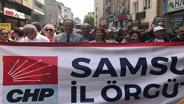 AKCAGÖZ, 1 MAYIS'TA YÜRÜDÜ