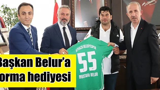 Başkan Belur'a forma hediyesi