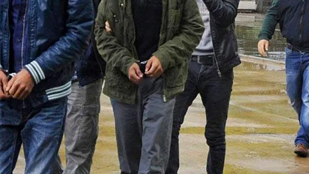 10 muvazzaf asker ve bir polis gözaltına alındı 