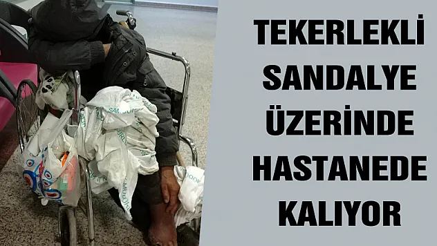 Tekerlekli sandalye üzerinde hastanede kalıyor