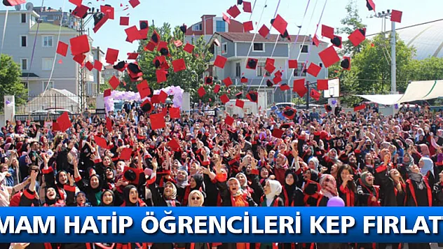 İmam Hatip öğrencileri kep fırlattı!
