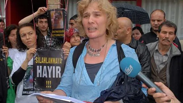 Damla için adliye önünde balonlu eylem