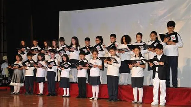 OMÜ Vakfı ilköğretim okulu yıl sonu göstersi