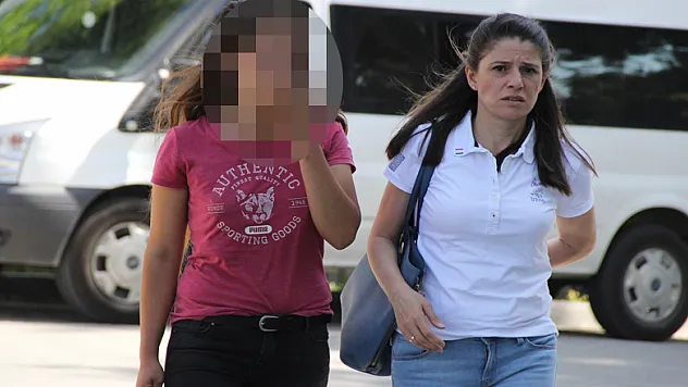 Genç kız girdiği evden giyim eşyası çaldı 