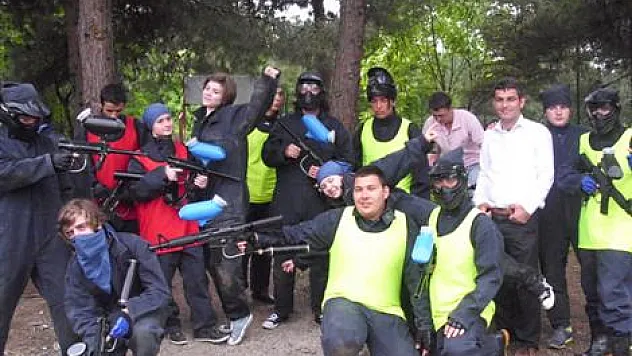 Yabancı öğrenciler paintball oynadı