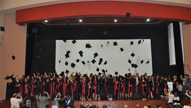 ÇARŞAMBA'DA MEZUNİYET COŞKUSU