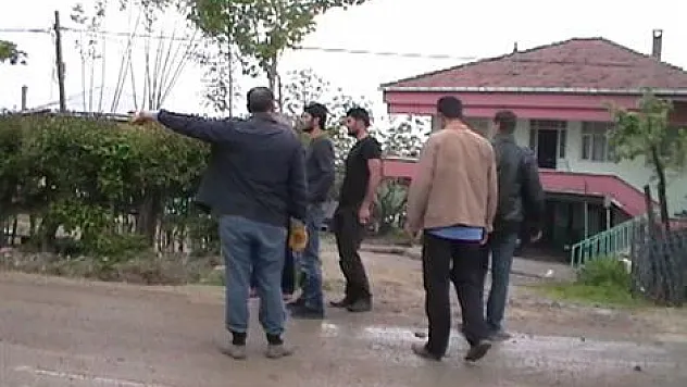 Heyelan yıkıp geçiyor