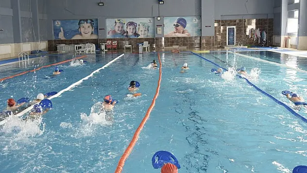 Tekkeköy Yüzme Havuzu dolup taşıyor