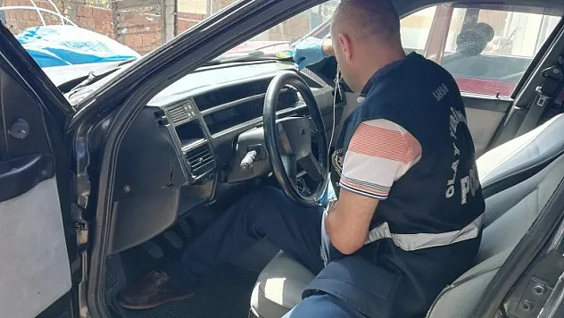 Otomobilden teyp ve hoparlör hırsızlığı 