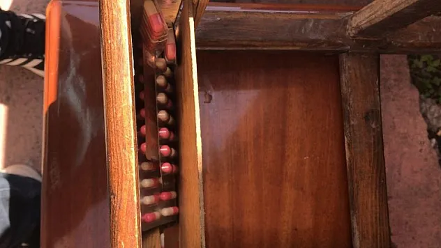 Çay ocağı önündeki tabureye gizlenmiş uyuşturucu hap ele geçti 