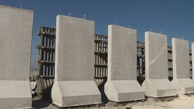 Sınıra yerleştiriliyorlar: Her biri ise 4.5 ton ağırlığında