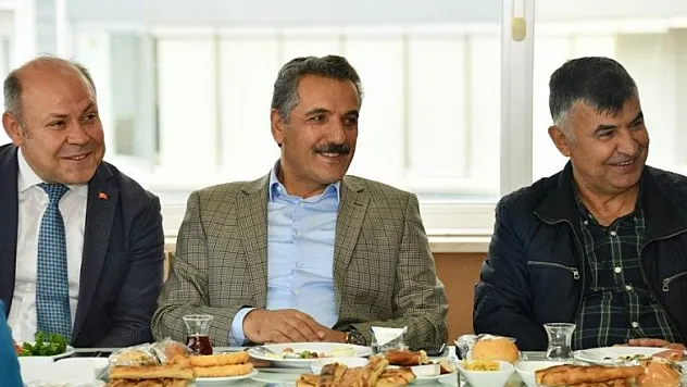 Vali Kaymak göçmen çocuklarla bir araya geldi