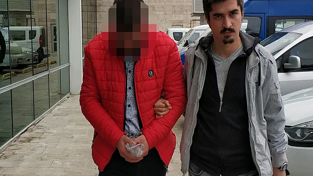 Uyuşturucu haplarla yakalandı