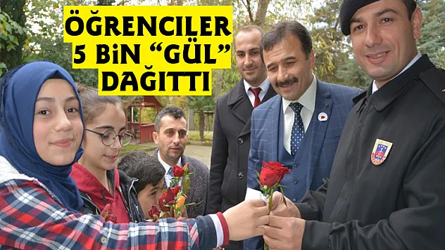 Öğrenciler 5 bin 'gül' dağıttı