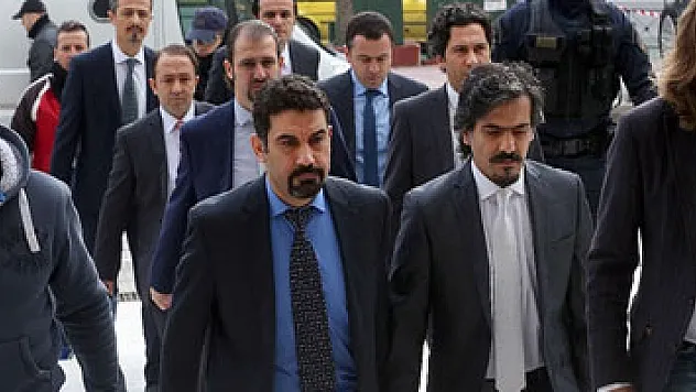 Yunanistan'a kaçan darbeciler için karar