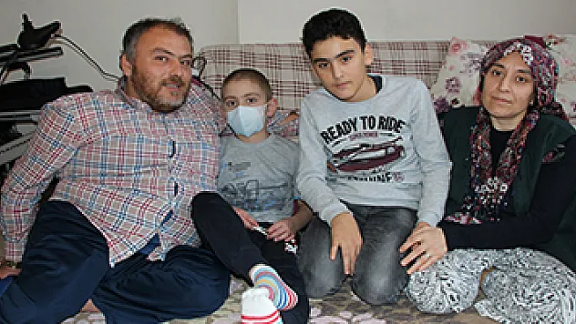 Engelli çiftin çocukları için verdiği mücadele