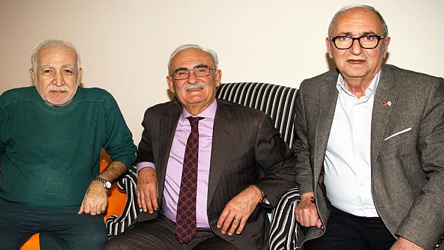 Yılmaz'dan saz ve ses üstadı Bahadır'a vefa