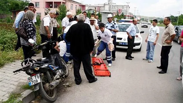 Traktör ile motosiklet çarpıştı