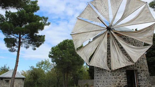 Tarihi yel değirmeni turizm için dönecek