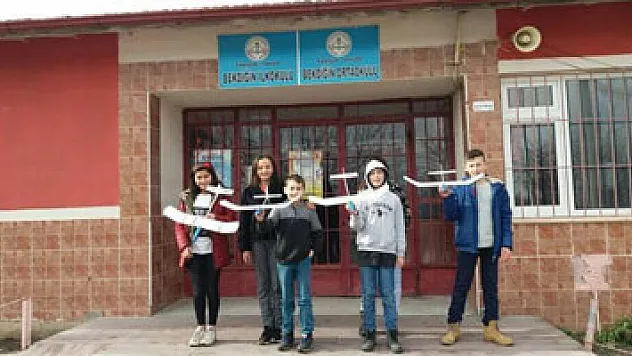 Maket uçak yapmayı öğrendiler