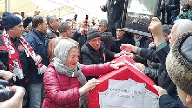 Ozan Arif Samsun'da son yolculuğuna uğurlanıyor