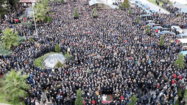 Ozan Arif'e son görev