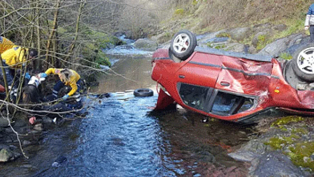 Samsun'da otomobil dereye uçtu: 3 yaralı