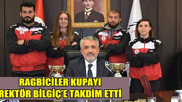 Ragbiciler kupayı Rektör Bilgiç'e takdim etti 