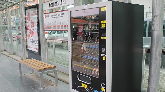 9 istasyona yiyecek ve içecek otomatı 