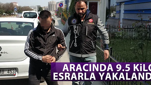 Aracında 9.5 kilo esrarla yakalandı