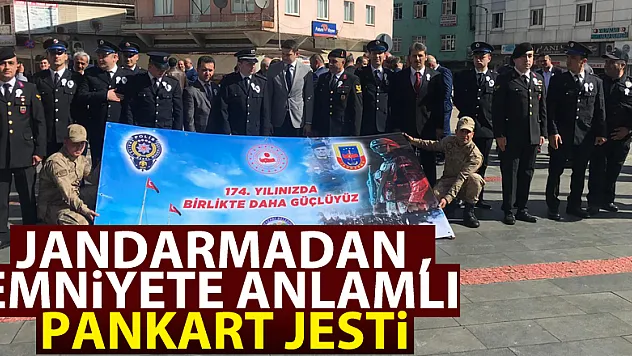 JANDARMADAN ,EMNİYETE ANLAMLI PANKART JESTİ