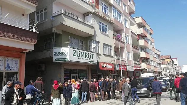 3. kattan düşen adam hayatını kaybetti  